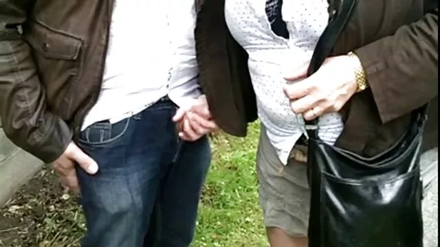 Geloso marito la sua sexy bionda moglie in film porno triangolo cucina