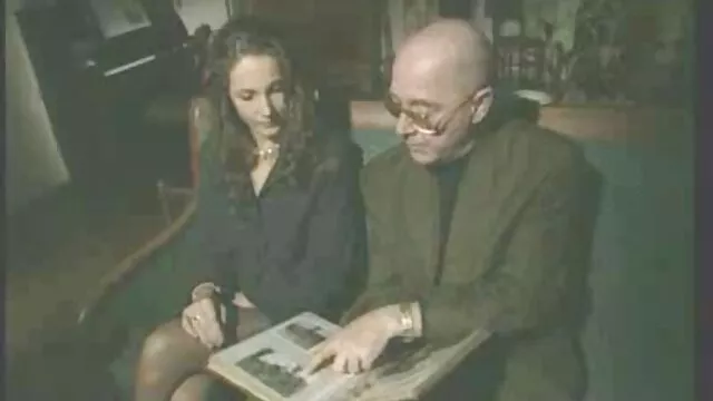 Grosso cazzo grosso cazzo nero dell'uomo nero ha catturato la figa pelosa di un bambino meschino un vidio porno sesso modo ideale