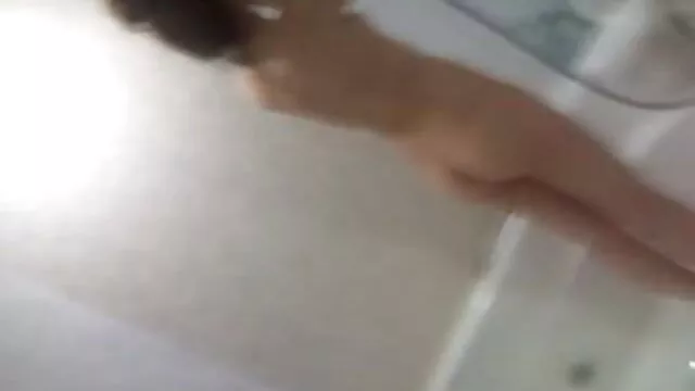 Un ragazzo carino che vende fidanzata al suo amico e ha scopato poeno italiani una ragazza, capelli castani