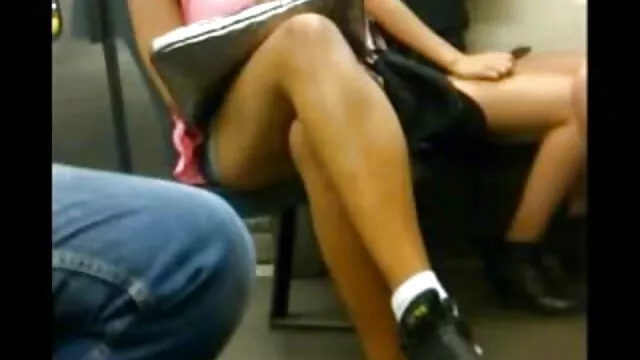 Un uomo scopare una giovane donna dai capelli castani con grandi tette, lui la piega e prendere il cazzo gigante del film p0rno gratis suo in, quasi strappò la figa