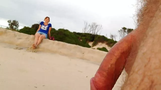 Una bruna carina succhia un grosso cazzo e sorella con un video italiani erotici uomo grasso in piscina