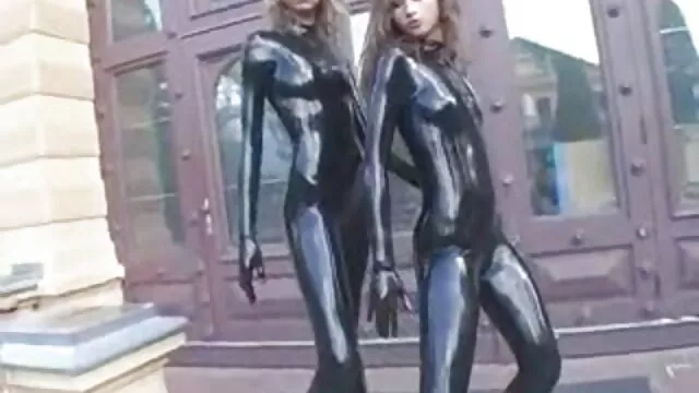 Il ragazzo ha incontrato una ragazza bella e portarla a casa, il suo cane che gli aveva mature italiane video gratis dato un colpo rosicchiare un respiro profondo per livellarlo per chiederle di ripetere di nuovo, ma davanti alla lente, che era felicemente d'accordo e succhiare il cazzo di lui