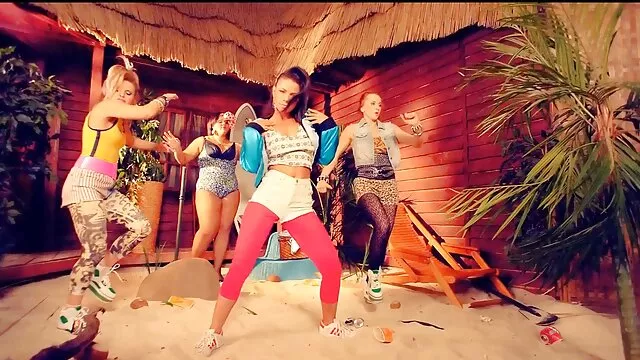 Francesca, goditi meravigliosi filme porno on tramonti, togliti le mutandine, tocca le pieghe delicate e sensibili di lei e mettila in un paradiso dell'orgasmo