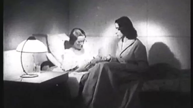 Celine in un cerco un film porno sexy abito rosso si masturba