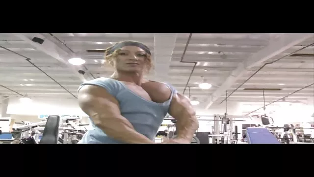 Un giovane pono italiani biondo con pigtails sorella lei corneo micio con lei dita