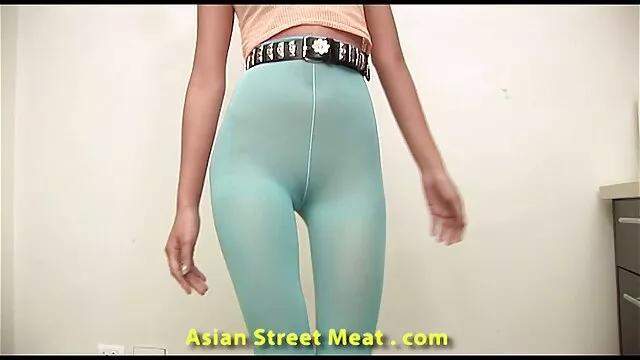 Una bionda con forme video hard nuovi bellissime sua sorella con un pettine