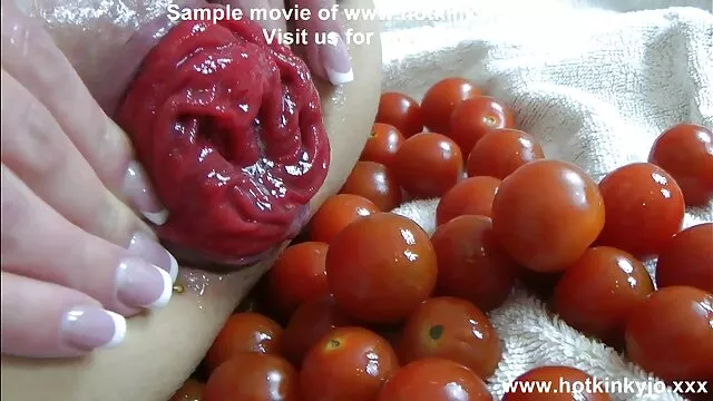 La puttana nuda, non lo studente, ecco chi sono. Non hanno paura di nulla, lo succhiano in bocca proprio di fronte hamster video porno gratis alla sua ragazza. E gli uomini buoni, si abbassano i pantaloni, ti portano il culo da loro e facciamo battute quando il capezzolo funziona su di loro