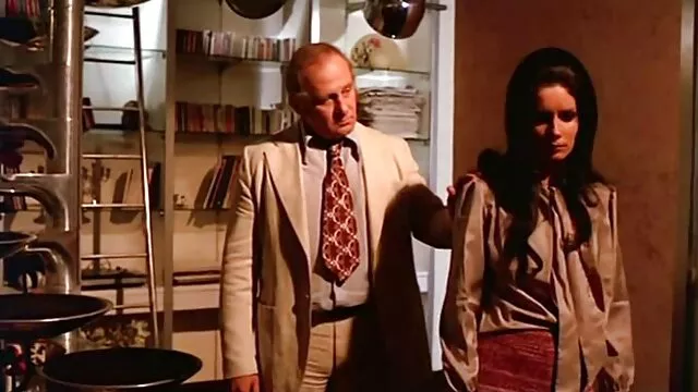 Procace bionda Skyla Novea accarezzando una figa bagnata, porno filmovi gratis e scopa