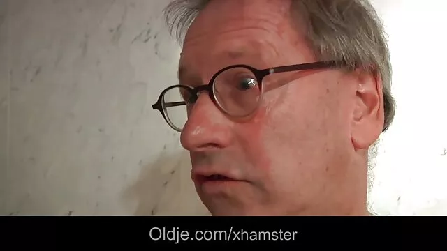 Busty slut film porno italiani donne mature Charlie Chase succhiare il cazzo nero