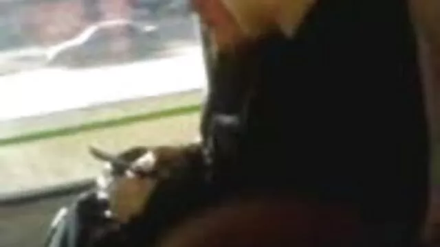 Due ragazzi hanno preso una ragazza carina in lingerie erotica in pelle, la scopano vorrei vedere un film porno gratis da entrambi i lati in bocca e la figa scuotendo le tette