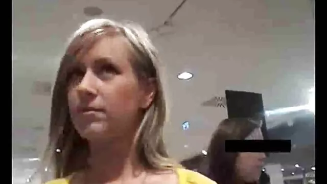 Capelli lunghi bionda viene scopata videi pirni da due cazzi