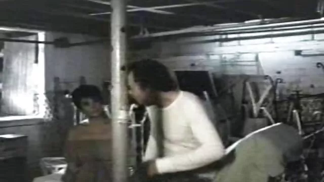 Il giovane ragazzo ha un cazzo sulla video porno gratis di donne madre adottiva e lui è sua sorella in bocca