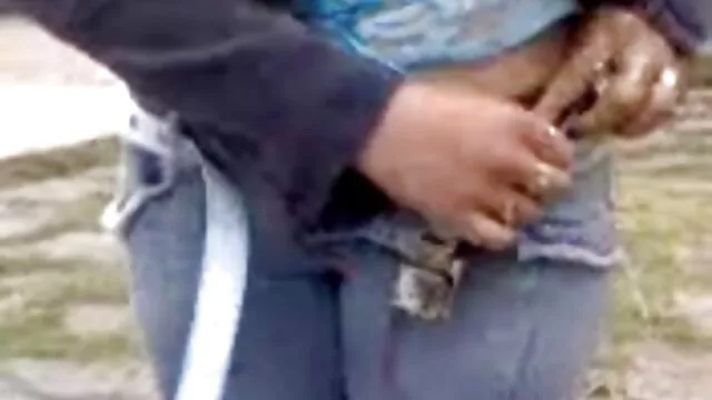 Sedersi sul divano, due giovani ragazze mature prendere il giocattolo preferito del loro giocattolo preferito solo video porno italiani gratis di penetrare nella fessura tette, lampeggiante loro. Allo stesso tempo, li bagnano con la saliva, e solo allora li infilano nello slot e iniziano a scoparsi a vicenda, portandoli all'orgasmo