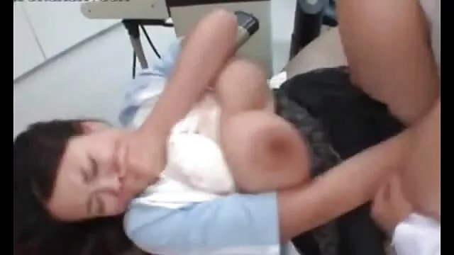 Skinny bionda Gina Gerson sorelle in macchina con il suo amante video porno gratis italiane