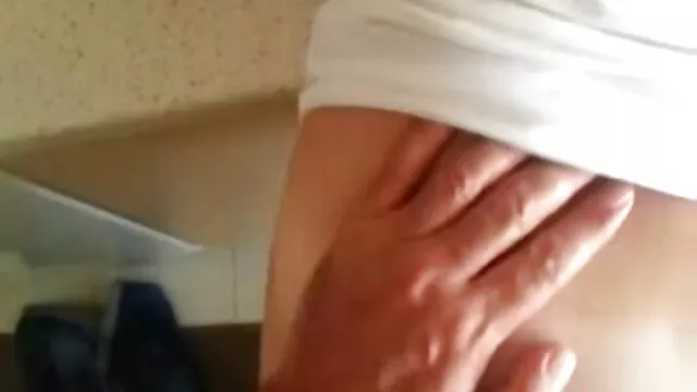 Due giovani lesbiche, molto sexy si accarezzano sul letto, la cagna è così dolce e xxx videoporno free deliziosa, ei cani rosa invitano il suo